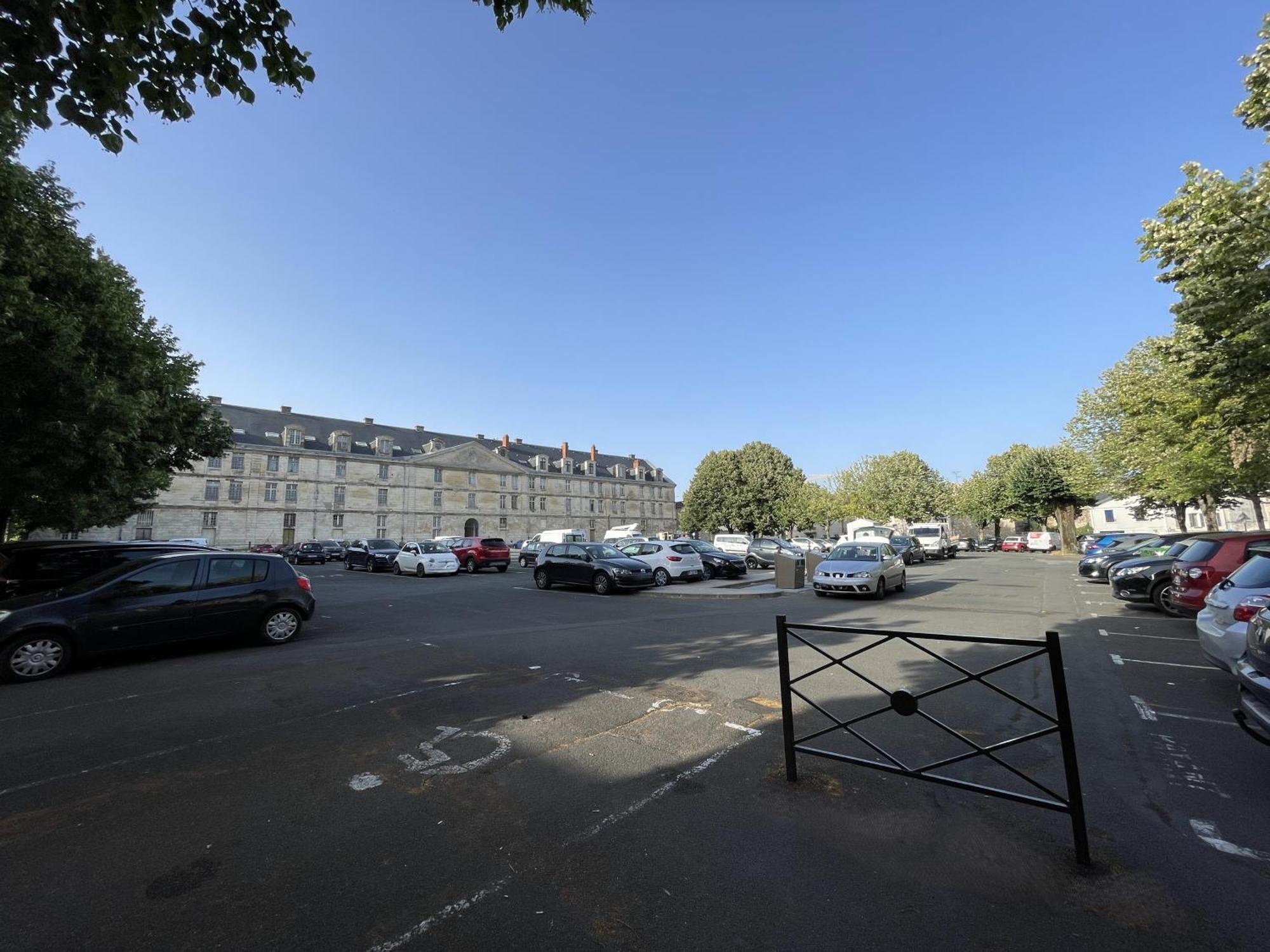 Chez Jean-Yves Et Zoe - Le Saint Andre - Au Calme, Tres Propre, Proche Parkings, Clim Apartman Niort Kültér fotó